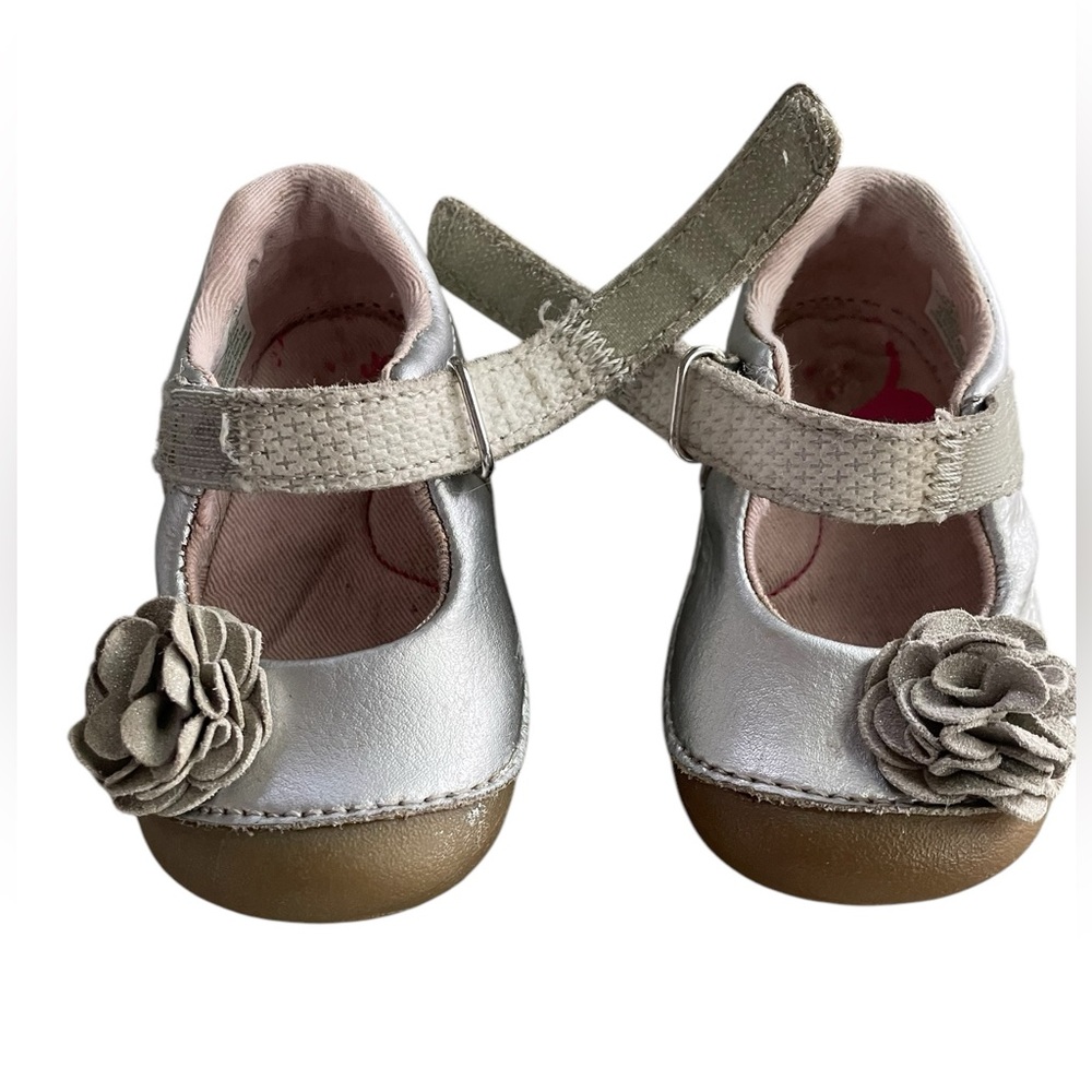 Stride Rite Silver Leather Mary Jane Rosette size 4.5W - Picture 3 of 6